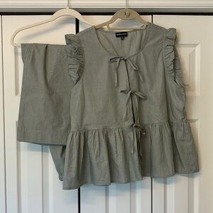 Modern Works Gray Striped Ruffle Tie-Front Blouse and Pants Set XL